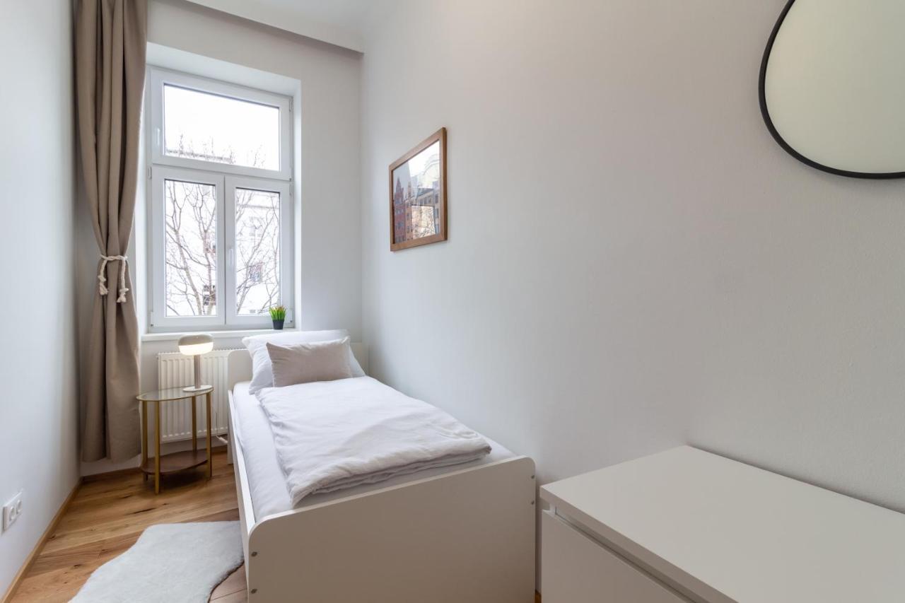 Cozy, Generous City Apartment - 10 Min To City-Centre - Contactless 24H Check-In فيينا المظهر الخارجي الصورة
