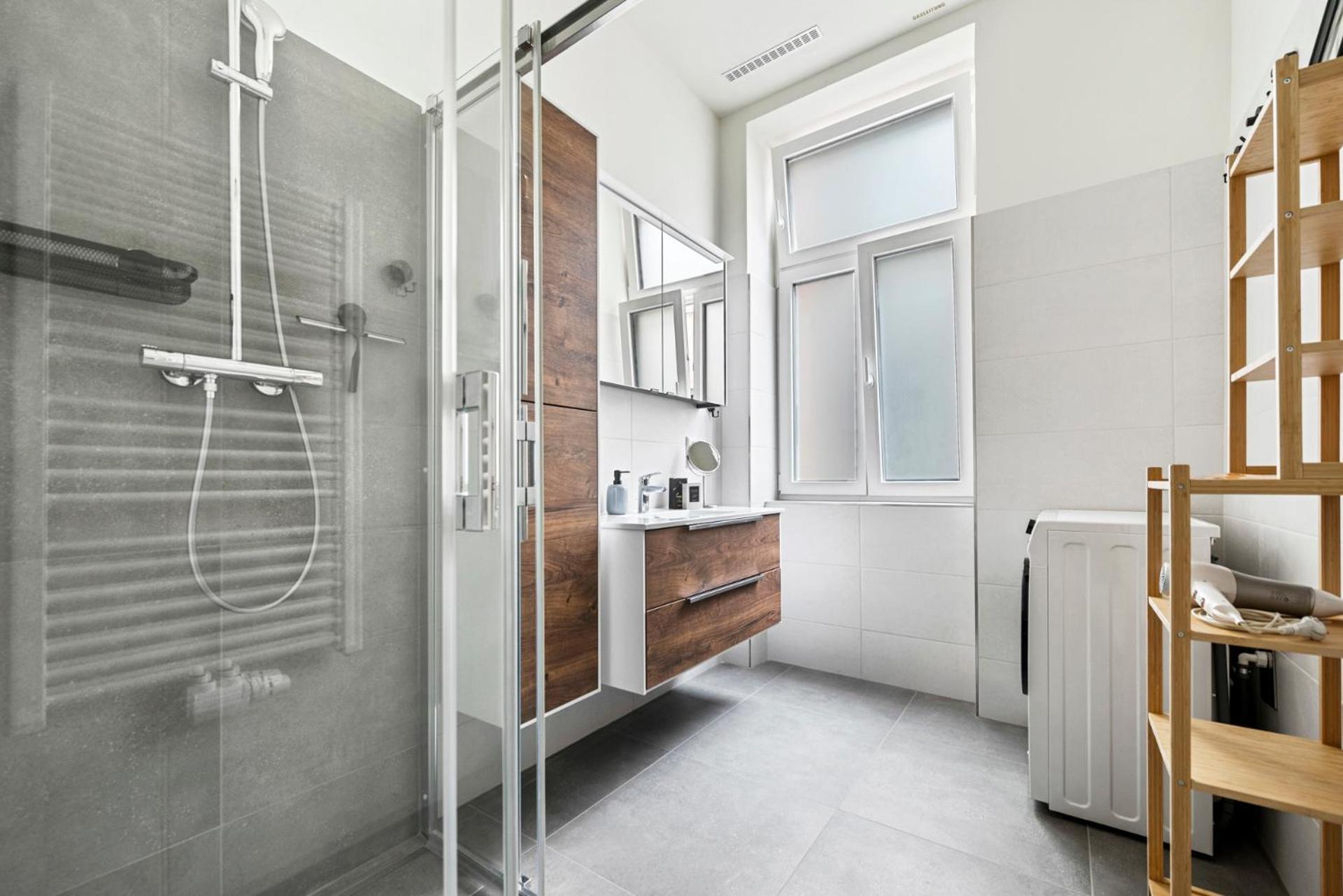 Cozy, Generous City Apartment - 10 Min To City-Centre - Contactless 24H Check-In فيينا المظهر الخارجي الصورة